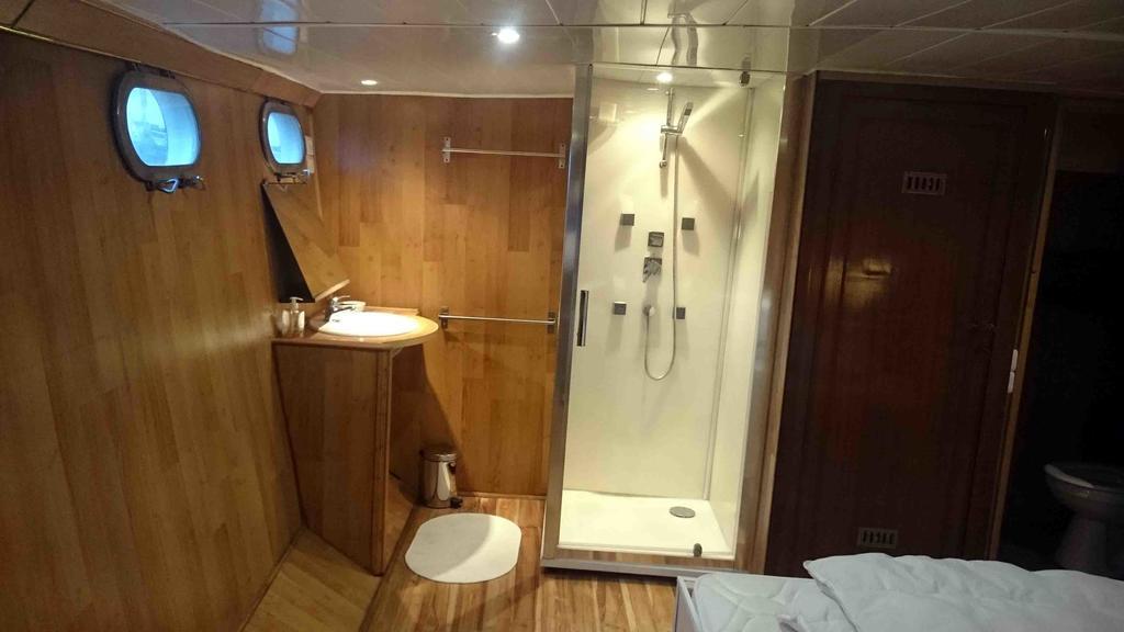 Yacht Bateau Moteur Benetti 19M Hotel Sète Kültér fotó