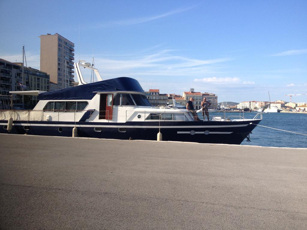 Yacht Bateau Moteur Benetti 19M Hotel Sète Kültér fotó