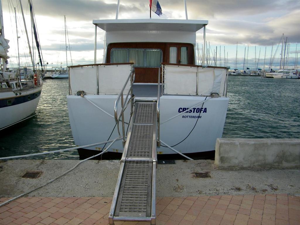 Yacht Bateau Moteur Benetti 19M Hotel Sète Kültér fotó